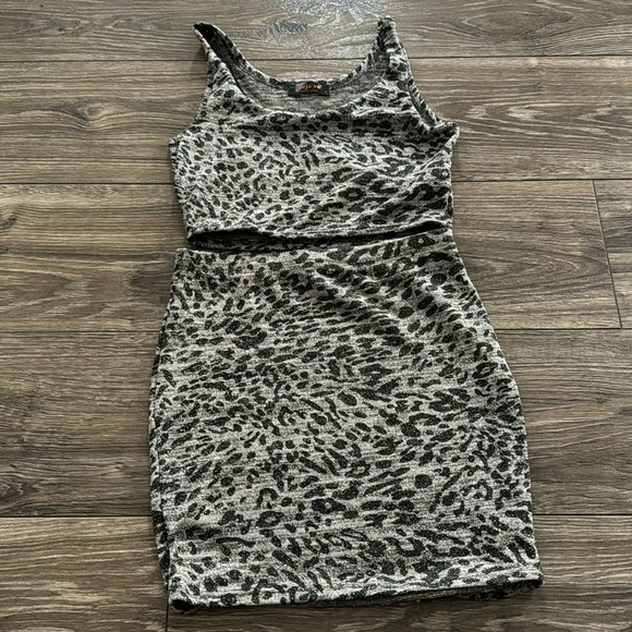 Skirt Set - Picture 3 of 6